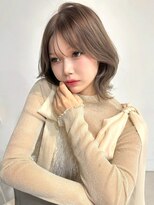 アモレット(amoretto)&nbsp;くびれヘア 顔周りレイヤー アッシュカラー ハイトーン 韓国ヘア
