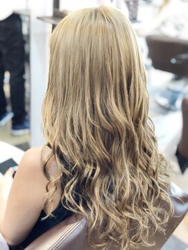 トゥエンティーフォー(24) プルエクで外国人風ブロンドヘア