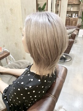 ジョージ(Jo-Ji) オフホワイト♯ハイライト♯インナー♯ブリーチ♯ショート