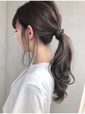 グレージュポニーテール_オリーブベージュレイヤーカット