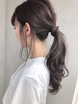 ラル 立川(lar) グレージュポニーテール_オリーブベージュレイヤーカット