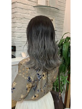 ハグ 横浜(HUG) バレイヤージュ　グラデーション　モノトーン　グレージュ