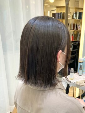 ロンドプランタン 恵比寿(Lond Printemps) ぱつっと肩上切りっぱなしアッシュカラーワンレンボブ