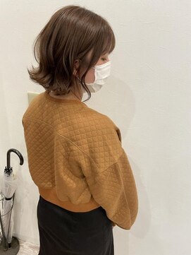 ラテ ヘア リリィ(latte hair lily) 大人可愛い/外はねボブ