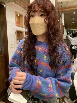 ラレイ(Lalei) pecoちゃん風 外国人スパイラルパーマ×レッドカラー