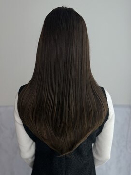 エニー 栄(Any) 韓国レイヤー×透明感たっぷりのオリーブグレージュ