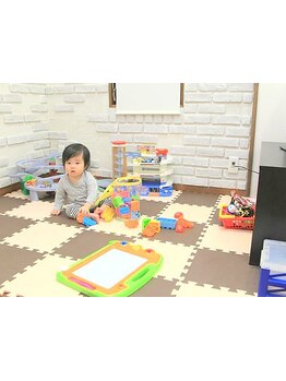 《キッズスペースあり》広々とした店内はベビーカーでのご来店も大歓迎◎安心してご来店頂けます♪