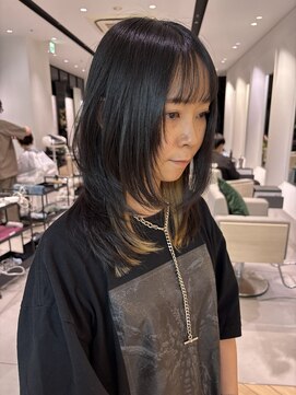 ステア ケース(stair case) 韓国ミディアムレイヤーカット前髪顔まわり小顔カット