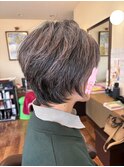 グレイヘアーのショートボリュームカット
