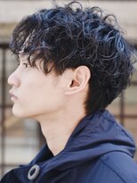 バイフィフス 原宿/表参道(by fifth)&nbsp;ツイストスパイラルパーマセンターパート刈り上げメンズヘア