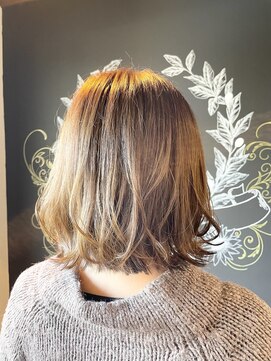 ヘアデザイン ブライト(hair design Bright) ベージュ×切りっぱ