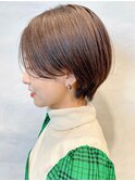 耳掛けショート × ワイドバング × シアベージュ