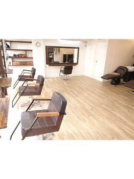 ご家族で通う方も多く幅広い年代の方が通いやすい♪初めてのご来店でも緊張しない、温かな雰囲気のサロン＊