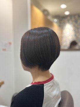 フリージア(freesia) ショート/簡単スタイリングヘア/ツヤ髪スタイル/30代40代50代