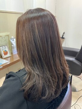 コア フィール ア デイ(COIFFURE A DAY) ロングレイヤーカット ハイライトカラー