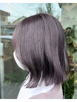 ジゼラ(GISELA)&nbsp;シアーグレー グレージュ ブリーチカラー ボブ