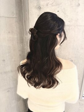 大人可愛いハーフアップ