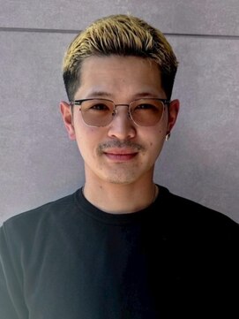 メンズサロンオー 宮崎(Men's salon O.) 刈り上げ ブリーチ ダブルカラー フェードカット メンズカット