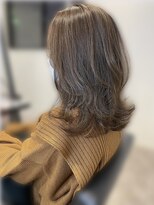 エミュー(emue)&nbsp;40代50代◎大人女性のくすみカラー×白髪ぼかしハイライト