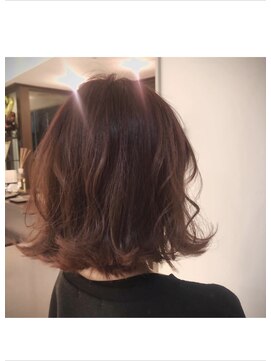 ノイエルオルト(neuer ort) クリーミーピンクベージュの重軽ボブ