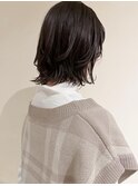 やわらかいカットラインのミディアムスタイル/アッシュブラック
