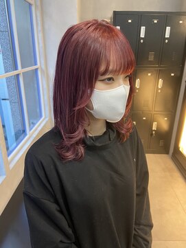 エレナ(elena) ミディアムレイヤー×ピンクレッド