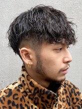 《*ハイウエイトのツイストスパイラルパーマ*》サイドのラインを高めに設定した、清潔感のあるスタイル＊