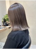 タッセルボブ長めボブ外ハネボブミルクティーベージュハイトーン
