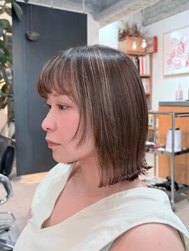 サード(Third) 顔まわりハイライトカラー＊外ハネパーマ