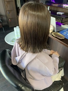 まるでファッションカラーの様な色や艶♪大人のグレイカラーが得意なサロン♪