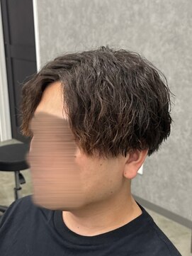 フイ 新宿3丁目(Hui) フェザーパーマ/グレーブルーカラー/刈り上げショートパンク