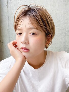 ラダ(Lada) 【LadA 城本英恵】 マッシュショートスタイル