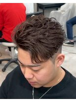 イーラ アメ村店(era)&nbsp;ブラウンフェザーショートパーマ/メンズ/刈り上げ/眉毛/ツイスト