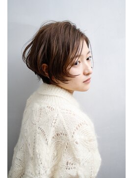 トッカ ヘアアンドトリートメント 難波店 前下がりエアリーショートボブ