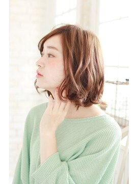 プティルカ(PutiLuca D.C.) ルーズなハネ感のパーマスタイル