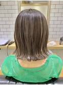 ホワイトハイライト×外ハネボブ