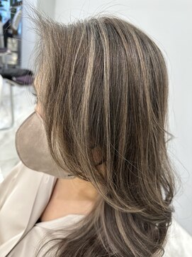 ヴァイス 新宿店(VAICE) 白髪ぼかしハイライト/レイヤーカット