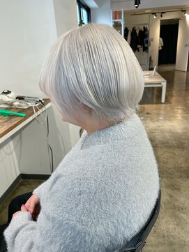 ニュート(Neut ) ホワイトカラー/ハイトーンシルバー/ケアブリーチ/ショートボブ