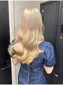 7829ブロンドハイライトグラデーション波巻きハイトーンカラー