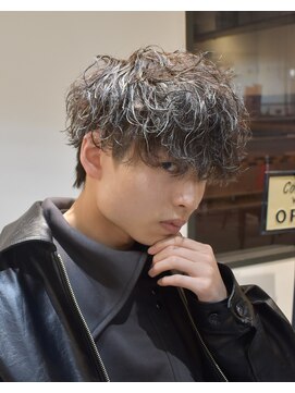 フリークバーバーショップ 河原町三条店(FREAK BARBER SHOP) スペインカール/スパイキーショート/フェザーパーマ/河原町三条