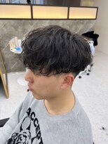 メンズカット リア(Men’s cut riah)&nbsp;センターパートツイストスパイラルパーマ刈り上げメンズパーマ