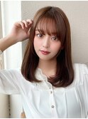 後れ毛が可愛い顔周りハイレイヤーロングチェリーブラウン