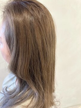 ラトリエコンタン(L´atelier Content) 【Ｌａｔｅｌｉｅｒｃｏｎｔｅｎｔｙｕｍｉ】ロングの白髪染め