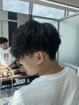 ジーナ 天神(Zina) パーマを生かした無造作マッシュ