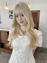 リヴ オオサカ(LIV OSAKA) ホワイトブロンド/ブリーチ2回/トリプルカラー/レイヤーカット