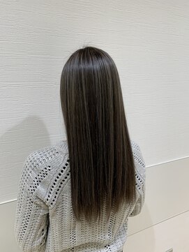 ケンジ 平塚 アネッタ(KENJE annetta) ストレートスタイル　ハイライト　コントラスト