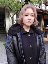 ネルケ 立川(nelke)&nbsp;ピンクベージュダブルカラーケアブリーチ波巻きボブ韓国風立川