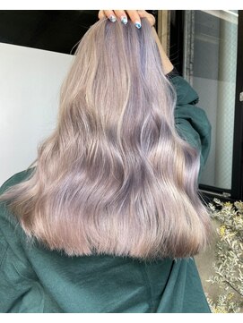 エイミー(Aimee) Aimee プラチナアッシュ×ブリーチカラー