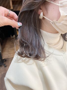 アクトゥス(AEQUITAS) イヤリングカラー×青みグレージュ