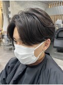 毛流れセンターパートニュアンスパーマツーブロック刈り上げ